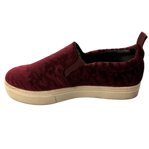 Circus by Sam Edelman Scotlyn Wine Animal Spot Velvet Slip On Sneaker Shoe 8.5 - Picture 3 of 12